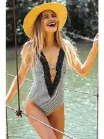 Angelsin 3181 Dantel İşlemeli Siyah Beyaz Mayo detay görünüm