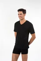 Kom Erkek V Yaka Pamuklu T-Shirt Antonio Siyah detay görünüm