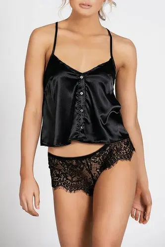 Yalangoch aktrisalar ishtirokidagi spektakl