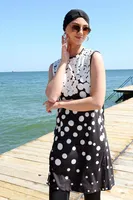 Puantiyeli Sıfır Kollu Yarım Tesettür Mayo Akbeniz 33012 Siyah Beyaz Puantiye detay görünüm