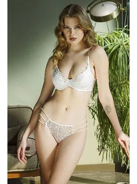 Büşra Balenli Desteksiz Bayan Büşra 403 Sütyen Takım