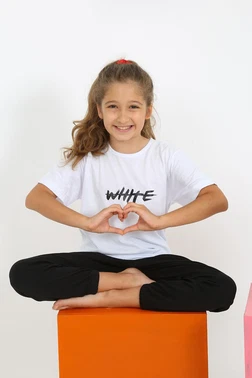 Akbeniz Önü Yazılı Kısa Kollu Beyaz Penye Kız Çocuk Pijama Takım Akbeniz 20432