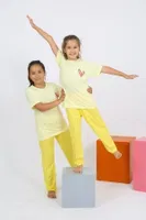 Çizgili Kalpli Kız Çocuk Sarı Penye Pijama Takım Akbeniz 20432 Sarı
