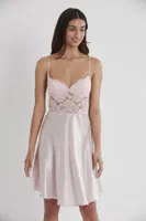 İnce Askılı Kaplı Saten Dantelli Gecelik Sabahlık Takımı Pierre Cardin 4265  Pudra detay görünüm
