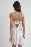 Gögüs Kaplı Saten Dantelli Gecelik Pierre Cardin 665 Pudra görsel 5