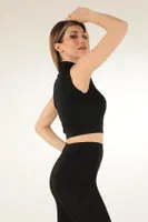 Mio Studio Turtleneck Sports Kısa Üst Miorre 001-002103 Siyah farklı açı