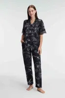 Yarım Kollu V Yaka Viskon Çiçek Desenli Yazlık Dokuma Dantel Detaylı Pijama Takımı Anıl 9895 Siyah