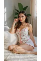 Çiçek Baskılı Askılı V Yaka Ekru Şort Pijama Takım Bella Notte 7731 Ekru farklı açı