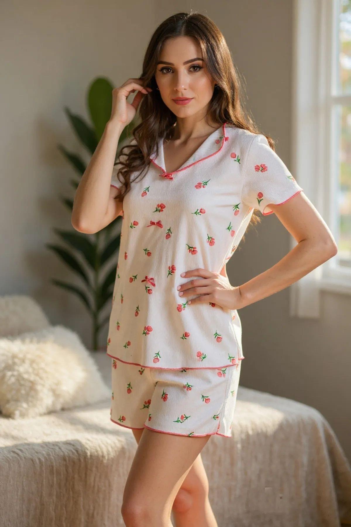 Kısa Kollu Ekru Çiçek Baskılı Kadın Şort Pijama Takım Bella Notte 7735