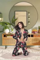 Düğmeli Çiçekli Gömlek Yaka Kadın Pijama Takımı İzabel 4001 Siyah detay görünüm
