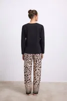 Kadın Uzun Kollu Leopar Desenli T-Shirt ve Pantolon Pijama Takımı Anıl 11538 detay görünüm