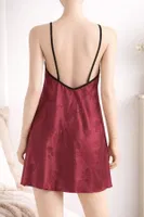 Gül Desenli Saten Mini Fantezi Gecelik Miorre 001-000887 Bordo detay görünüm