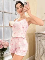 Pembe Ekose Fiyonk Desenli Askılı Yazlık Pijama Şort Takım Lily Bianca 13114 Pembe detay görünüm