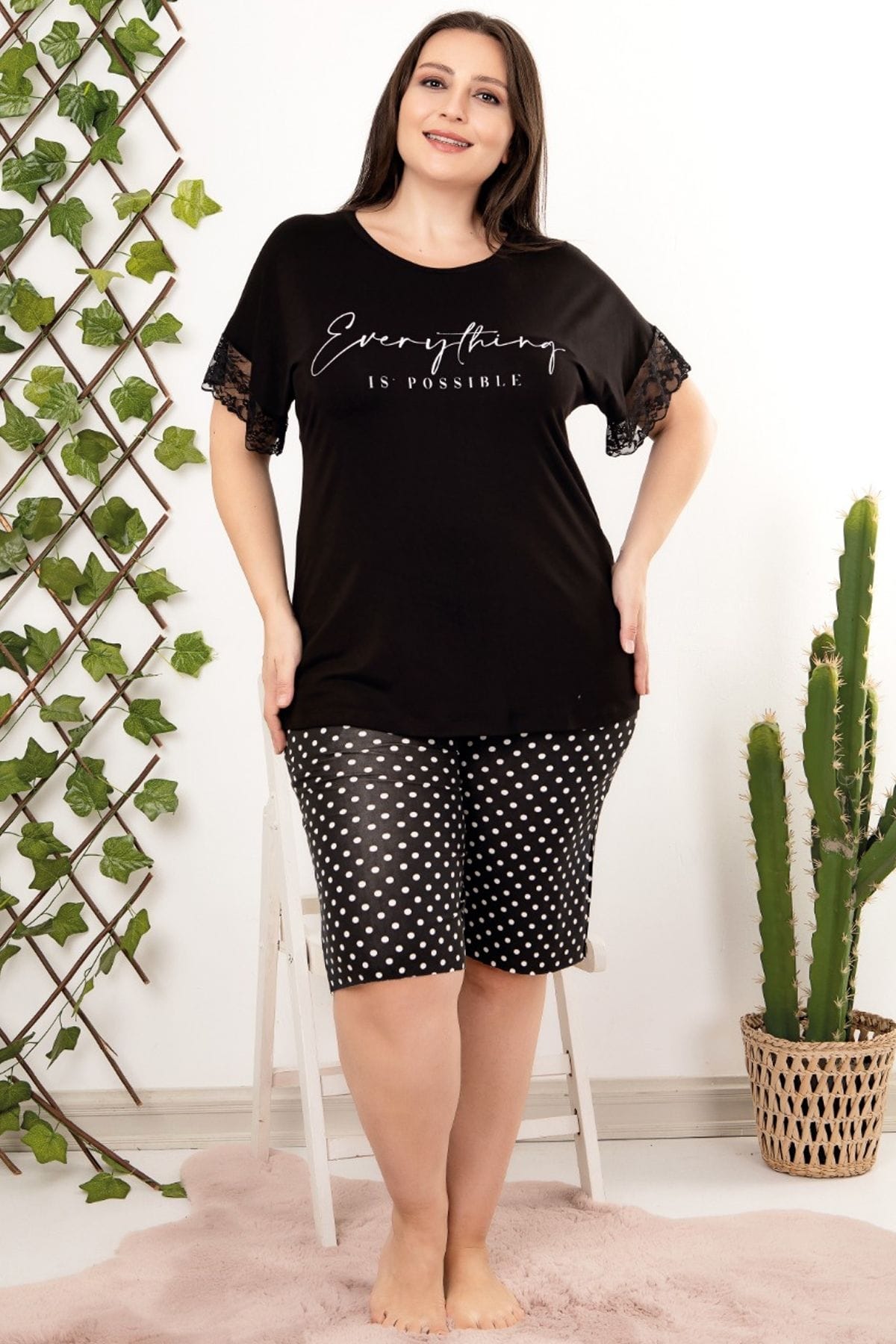 Puantiyeli Kısa Kol Dantel Detaylı Şortlu Büyük Beden Pijama Takımı Lady 10406