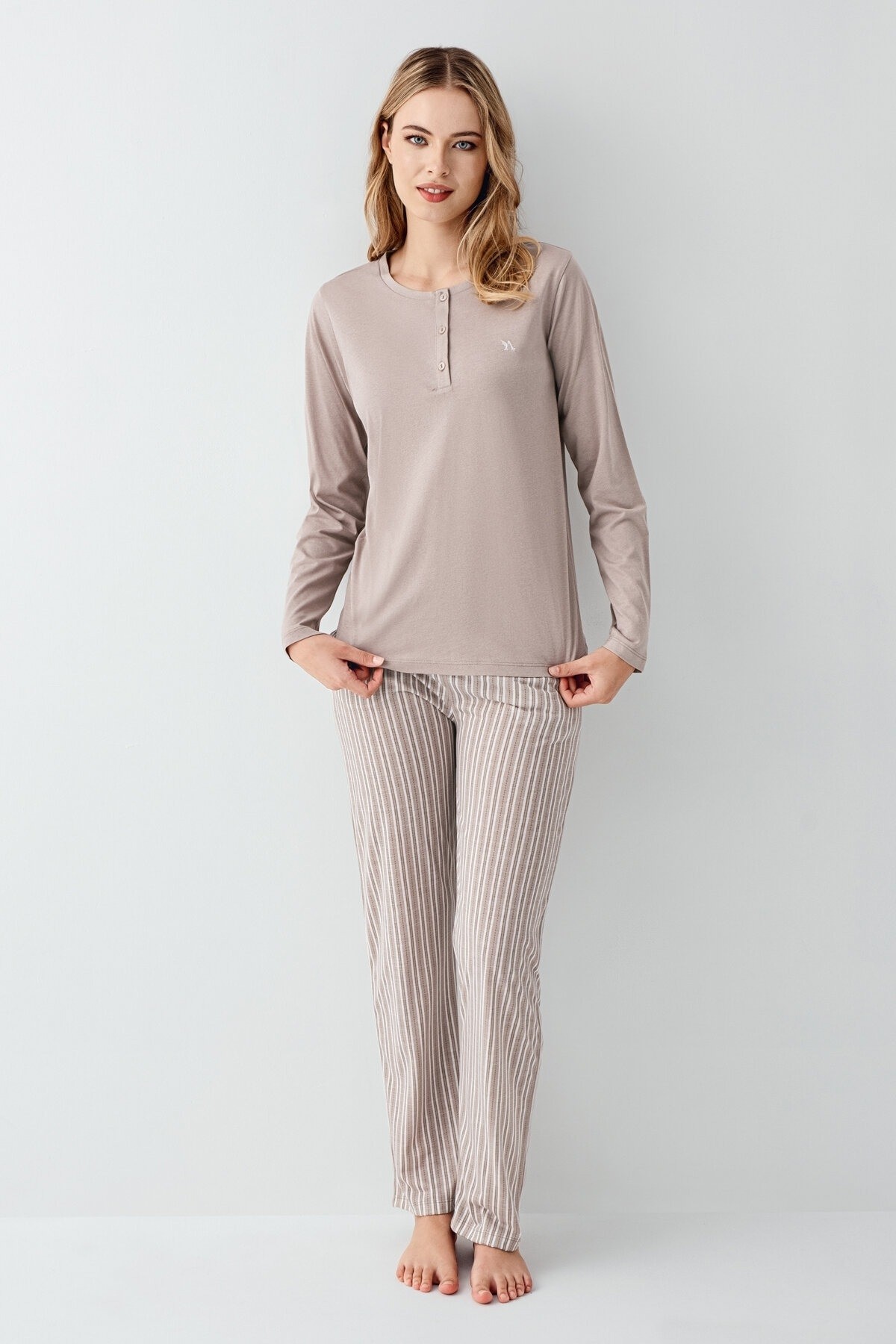 Yakası Düğmeli Çizgili Vizon Uzun Kollu Kadın Pijama Takımı Arnetta AR3425-S