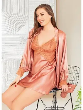 Miss Laris Derin Yırtmaçlı İnce Askılı Saten Gecelik Sabahlık Takımı Miss Laris 5048 - Alternatif Görünüm