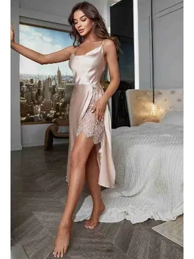 Merry See Merry See Özel Tasarım Degaje Yakalı Yırtmaçlı Dantelli Saten Uzun Gecelik MS 2365 Pudra