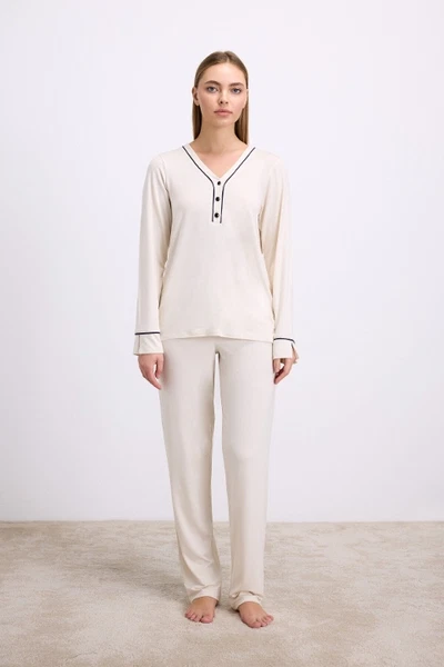 Kadın Uzun Kollu Pijama Takımı Şık Düğmeli Yaka ve Kontrast Biyeli Tasarım Anıl 11613