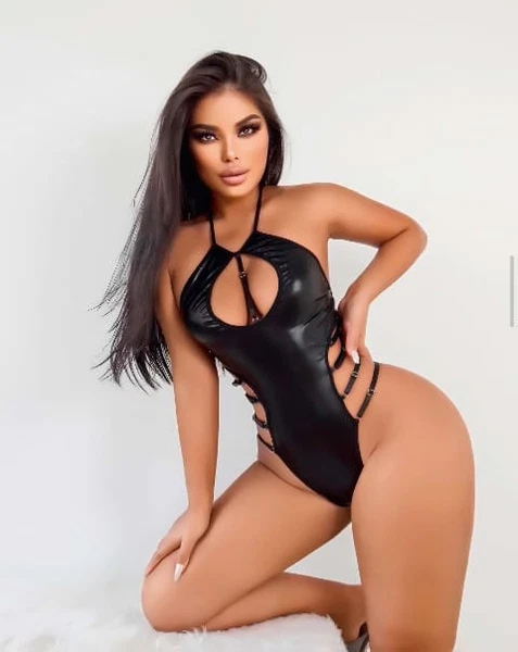 Siyah Parlak Dekolteli Body Lily Bianca LB-174