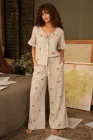 Bej Ekose Ayıcık Desenli Fırfır Yaka Kısa Kollu Düğmeli Pijama Takımı Bella Notte 61235 Bej detay görünüm