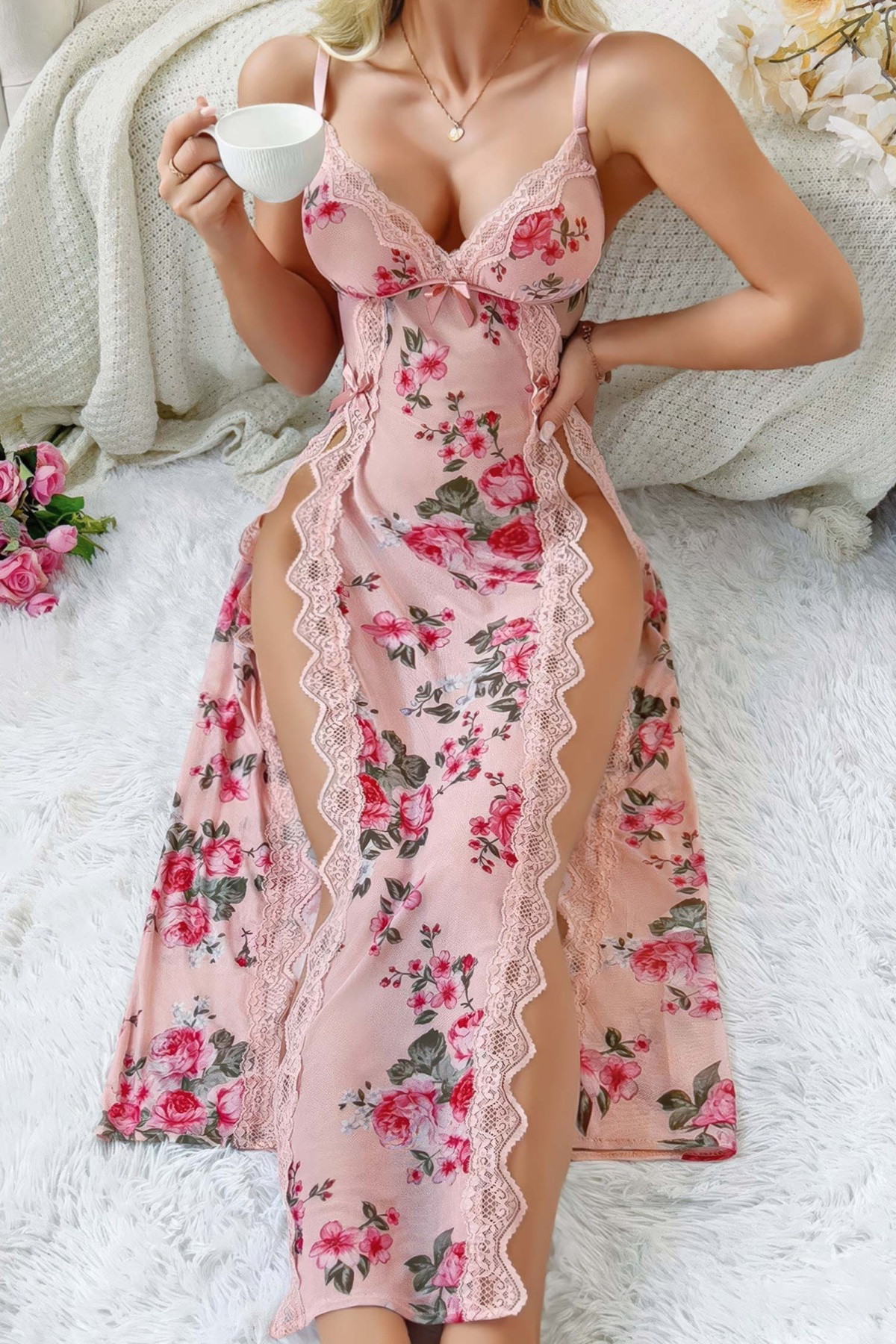 Çiçek Desenli Dantelli Çift Derin Yırtmaçlı Fantezi Gecelik Lily Bianca LB-275