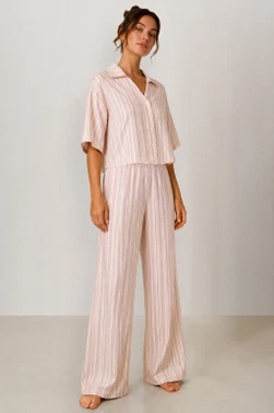 Çok Renkli Çizgili Yırtmaç Detaylı Kısa Kollu Pijama Takımı Bella Notte 77937