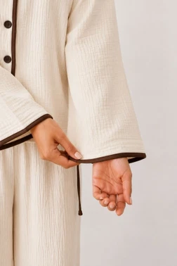 Ekru Kahve Biyeli Müslin Bağlama Detaylı Uzun Kollu Pijama Takımı Bella Notte 61131 - Alternatif Görünüm