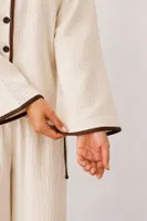 Ekru Kahve Biyeli Müslin Bağlama Detaylı Uzun Kollu Pijama Takımı Bella Notte 61131 Bej detay görünüm