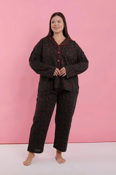 Kadın Büyük Beden Siyah Kırmızı Çiçekli Düğmeli Pijama Takımı Akbeniz 202523