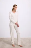Kadın Uzun Kollu Pijama Takımı Şık V Yaka ve Minimal Tasarım Anıl 11616 Fil Dişi