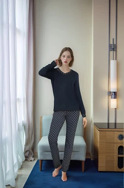 Kadın V Yaka Puantiyeli Uzun Kol Pijama Takımı Confeo C840-251