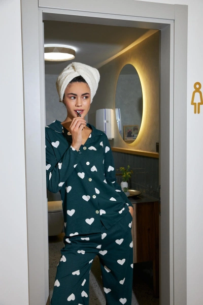 Kadın Zümrüt Yeşili Kalp Desenli Düğmeli Pamuklu Pijama Takımı Akbeniz 27953