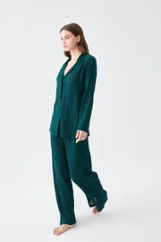 Kadın Zümrüt Yeşili Önden Düğmeli Rahat Kesim Pijama Takımı Akbeniz 27956