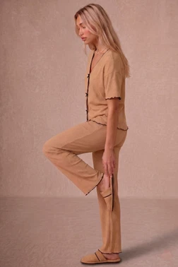 Kahverengi Kısa Kollu V Yaka Siyah Biye Ve Fiyonk Detaylı Pijama Takımı Bella Notte 77917 - Alternatif Görünüm