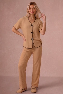 Kahverengi Kısa Kollu V Yaka Siyah Biye Ve Fiyonk Detaylı Pijama Takımı Bella Notte 77917