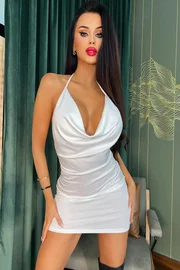 Beleng Parlak Saten Dokulu Boyundan Bağlamalı Seksi Mini Elbise - Beyaz Beleng 7042