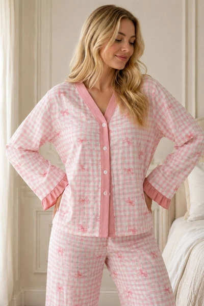 Pembe Ekose Fiyonk Desenli Fırfır Detaylı Düğmeli Uzun Kollu Pijama Takımı Bella Notte 61363