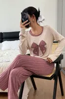 Pembe Fiyonk Desenli Uzun Kollu Pijama Takımı Bella Notte CP-7569 Pembe farklı açı