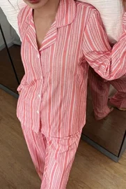 Pembe Klasik Yaka Düğmeli Çizgi Desenli Zamansız Pijama Takımı Bella Notte 77429