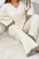 V Yaka Yeşil Fırfır Detaylı İspanyol Paça Pijama Takımı Bella Notte 77170 Bej görsel 4