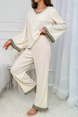 V Yaka Yeşil Fırfır Detaylı İspanyol Paça Pijama Takımı Bella Notte 77170 - Alternatif Görünüm