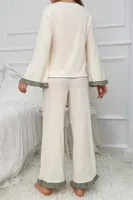 V Yaka Yeşil Fırfır Detaylı İspanyol Paça Pijama Takımı Bella Notte 77170 Bej görsel 5