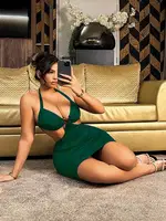 Metal Aksesuarlı Dekolteli Yeşil Kaıdn Mini Elbise Pink Night 2324 Yeşil