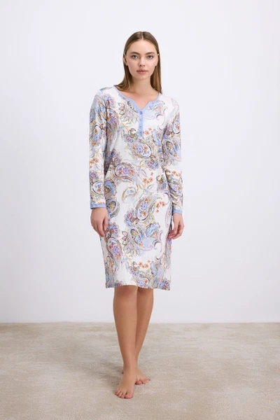 Kadın Desenli Uzun Kollu Viskon Gecelik – Düğme Detaylı, Yumuşak ve Nefes Alabilen Kumaş Anıl 11570